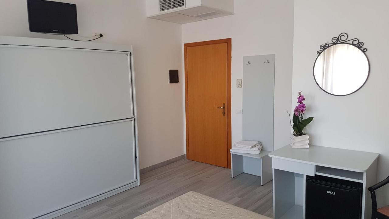 Albergo Paris Sottomarina Eksteriør bilde