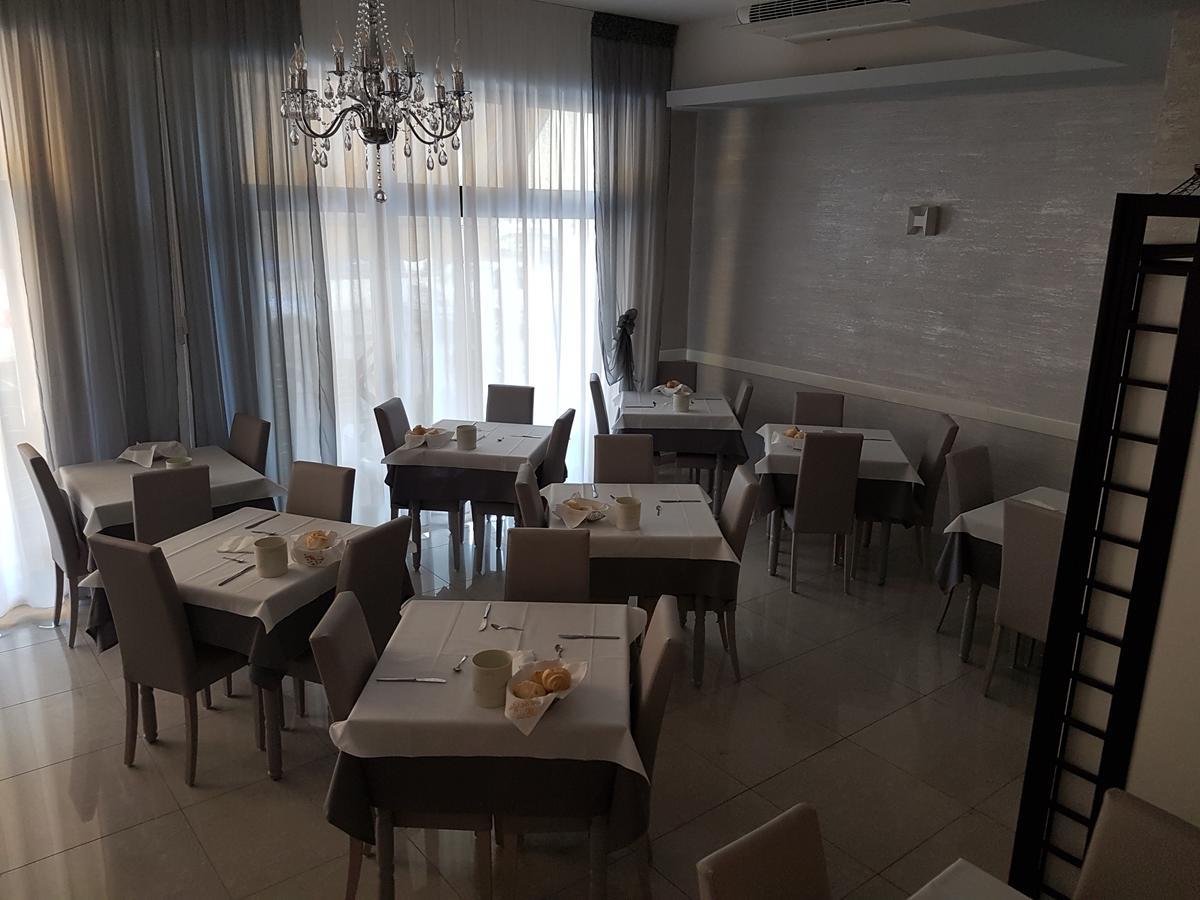 Albergo Paris Sottomarina Eksteriør bilde