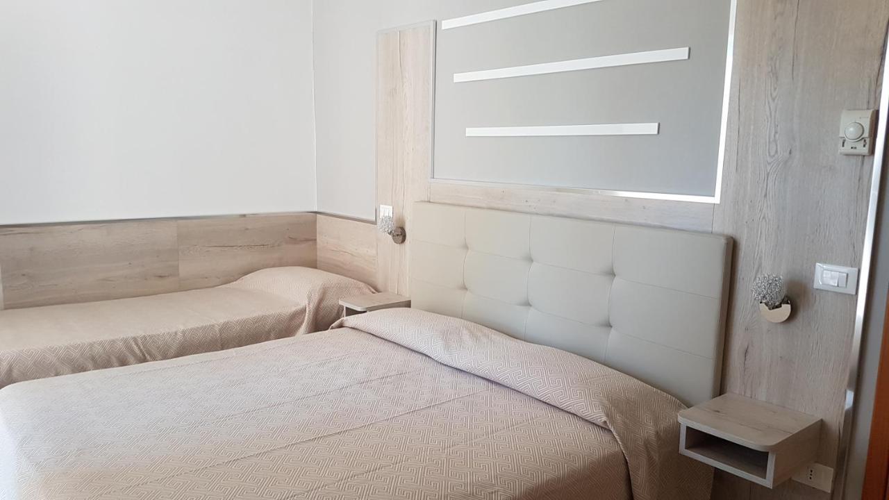 Albergo Paris Sottomarina Eksteriør bilde